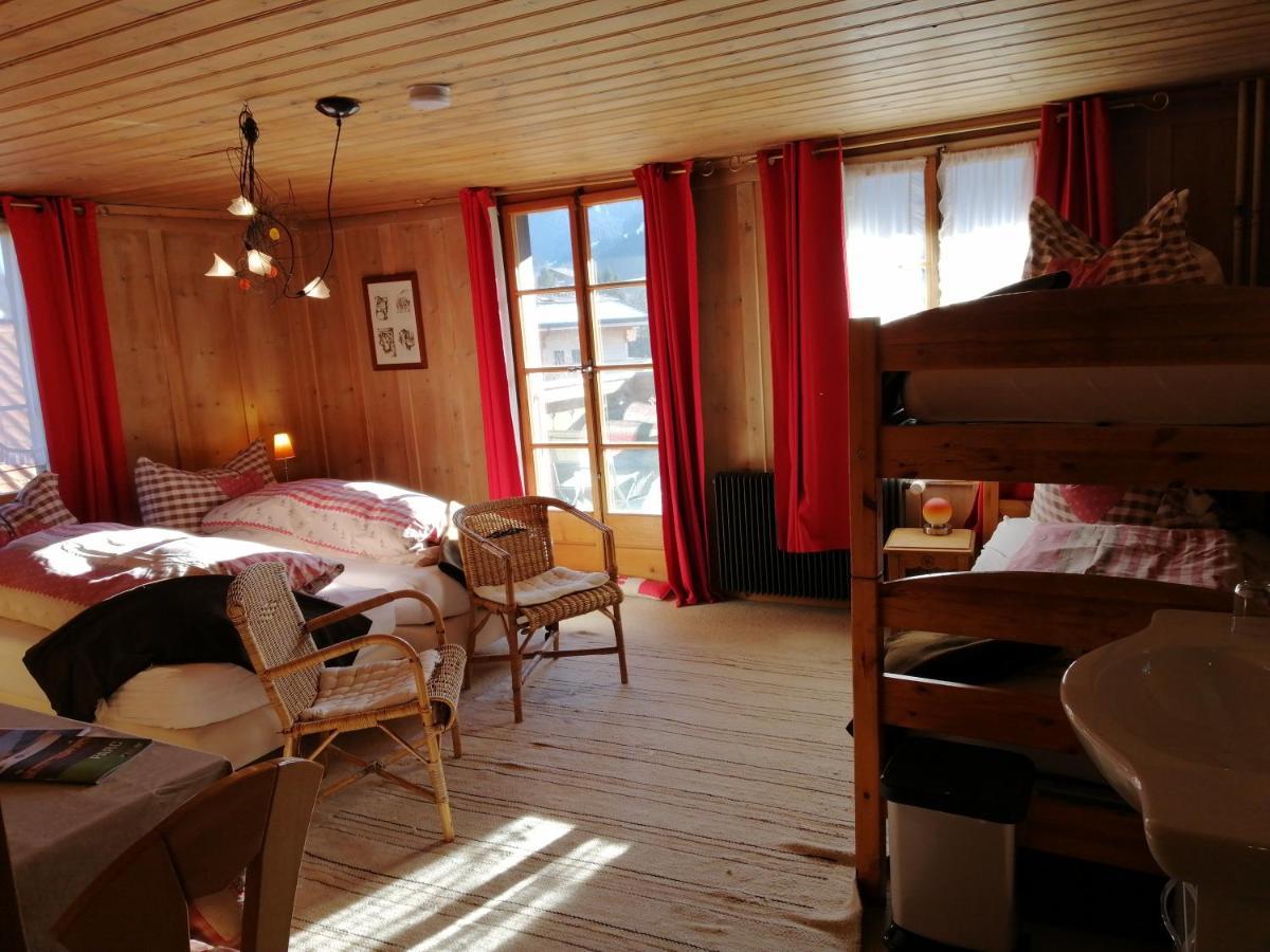 B&B Rosaly Chateau-d'Oex Ruang foto